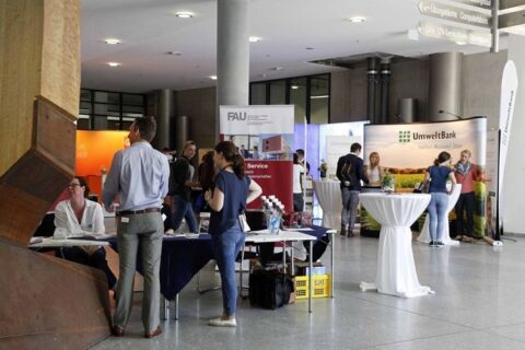 Zum Artikel "Informiere dich zu potenziellen Arbeitgebern am Career Day am 27.06."